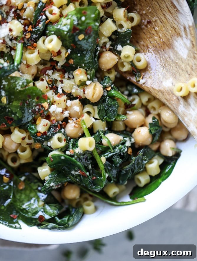 20-Minute Spicy Garlic Spinach Pasta with Chickpeas and Lemon 3 spicy garlic spinach pasta with chickpeas I howsweeteats.com