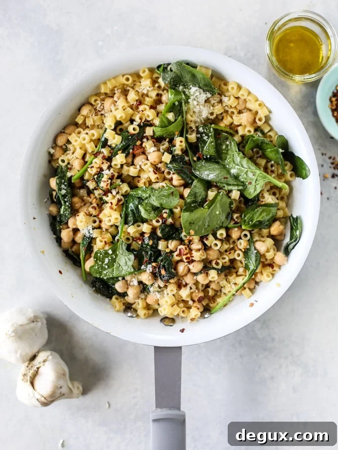 20-Minute Spicy Garlic Spinach Pasta with Chickpeas and Lemon 4 spicy garlic spinach pasta with chickpeas I howsweeteats.com