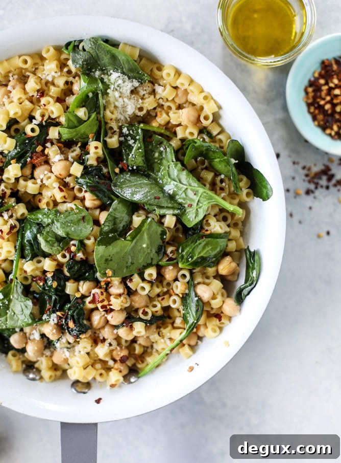 20-Minute Spicy Garlic Spinach Pasta with Chickpeas and Lemon 5 spicy garlic spinach pasta with chickpeas I howsweeteats.com