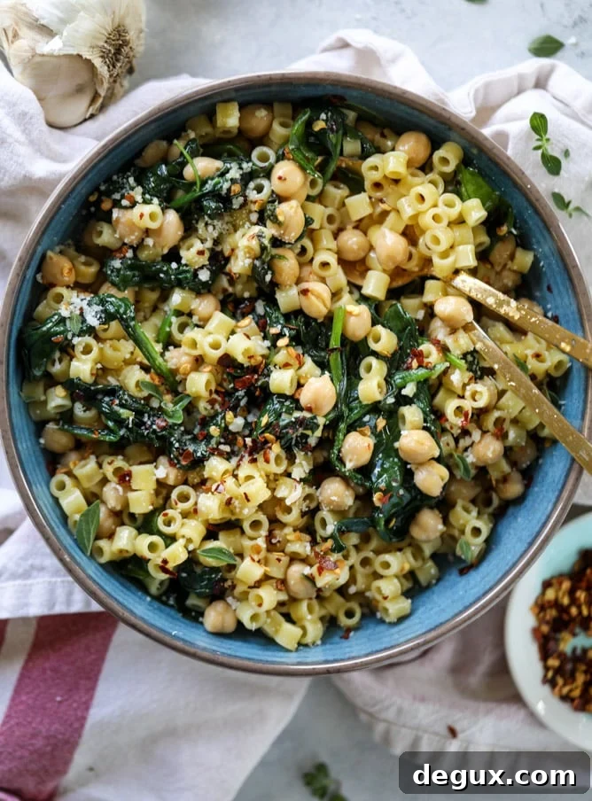 20-Minute Spicy Garlic Spinach Pasta with Chickpeas and Lemon 6 spicy garlic spinach pasta with chickpeas I howsweeteats.com