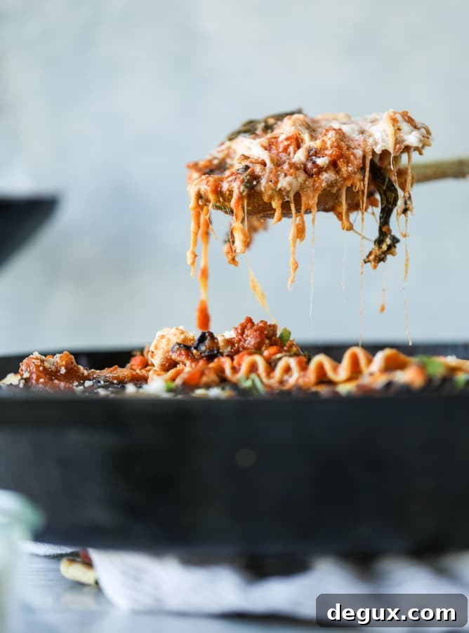 spicy sausage and kale skillet lasagna I howsweeteats.com #sausage #kale #skillet #lasagna #pasta