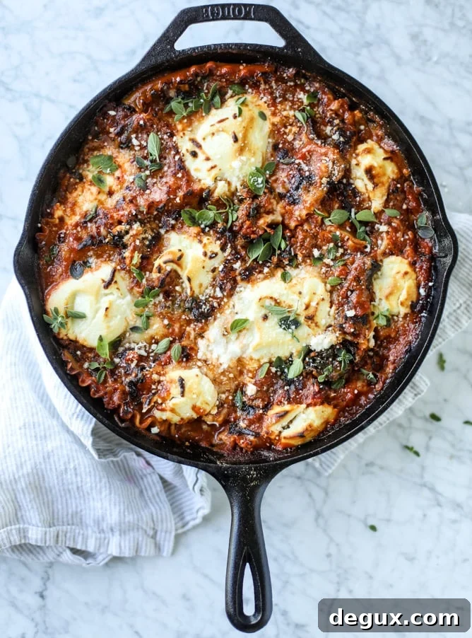 spicy sausage and kale skillet lasagna I howsweeteats.com #sausage #kale #skillet #lasagna #pasta