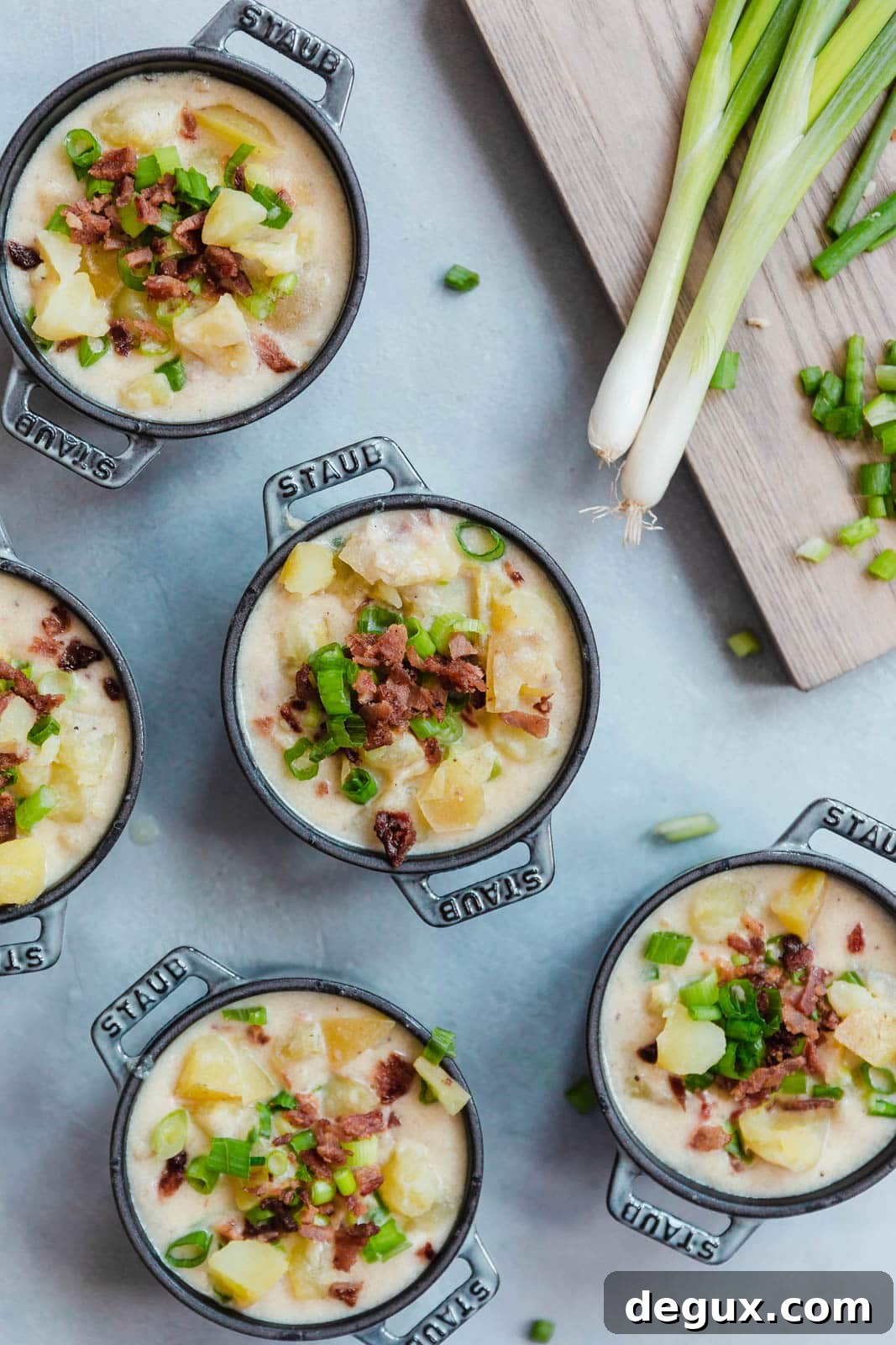 loaded baked potato soup I howsweeteats.com