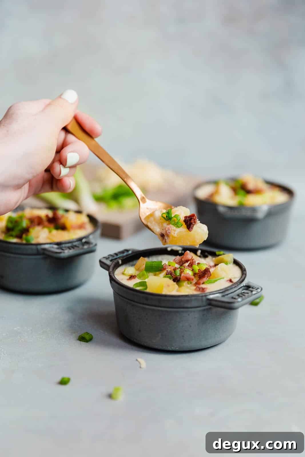 loaded baked potato soup I howsweeteats.com