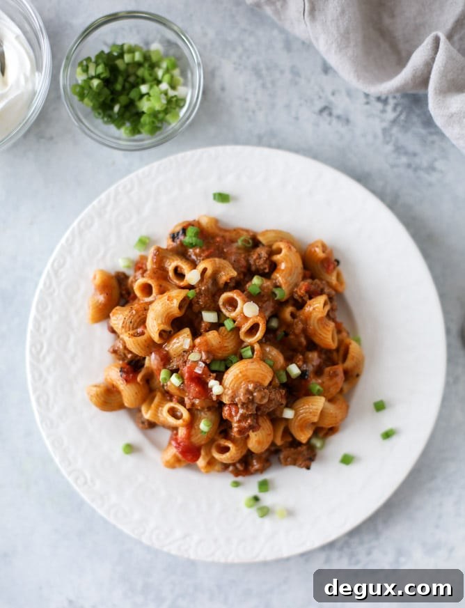 one pot chili cheese pasta I howsweeteats.com #onepotpasta #chili #cheese #chilimac #beef