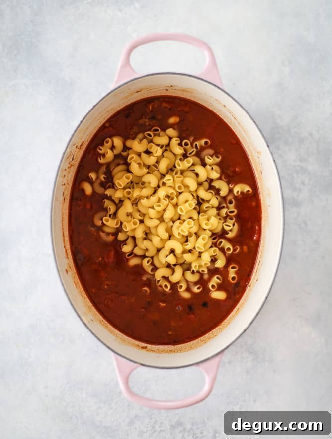 one pot chili cheese pasta I howsweeteats.com #onepotpasta #chili #cheese #chilimac #beef