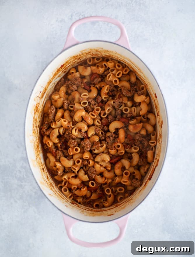 one pot chili cheese pasta I howsweeteats.com #onepotpasta #chili #cheese #chilimac #beef