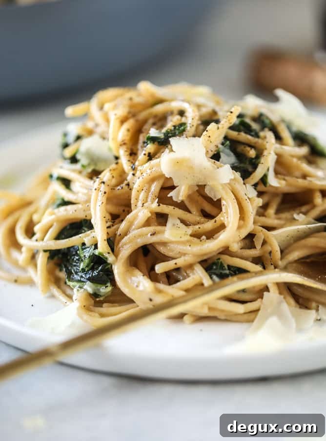 kale cacio e pepe I howsweeteats.com #kale #pasta #meatless #vegetarian #pasta #spaghetti
