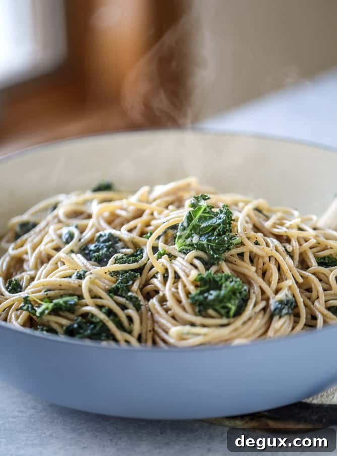 kale cacio e pepe I howsweeteats.com #kale #pasta #meatless #vegetarian #pasta #spaghetti
