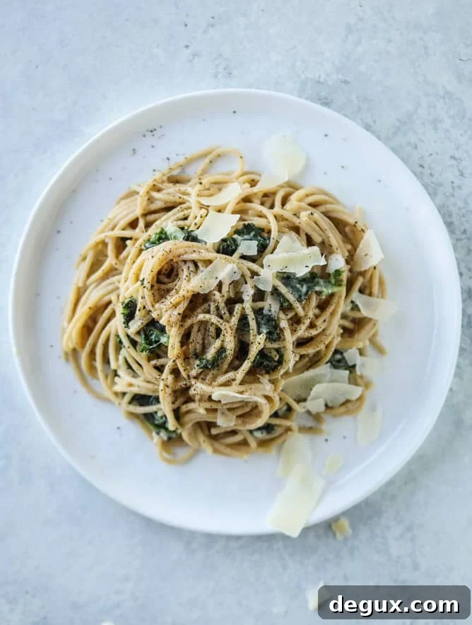 kale cacio e pepe I howsweeteats.com #kale #pasta #meatless #vegetarian #pasta #spaghetti