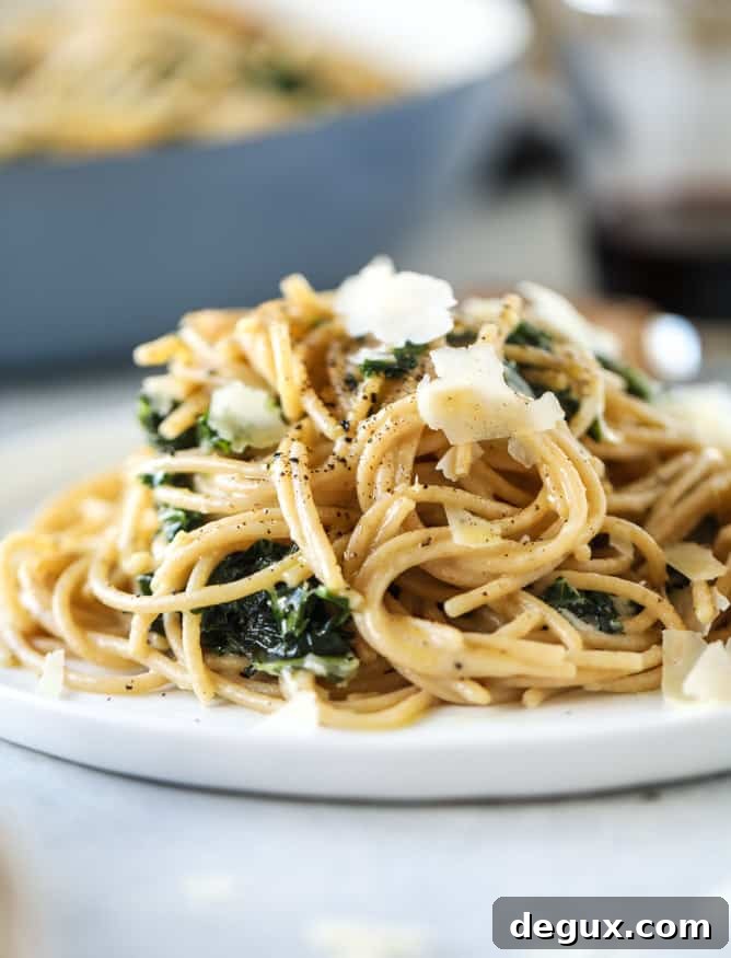 kale cacio e pepe I howsweeteats.com #kale #pasta #meatless #vegetarian #pasta #spaghetti