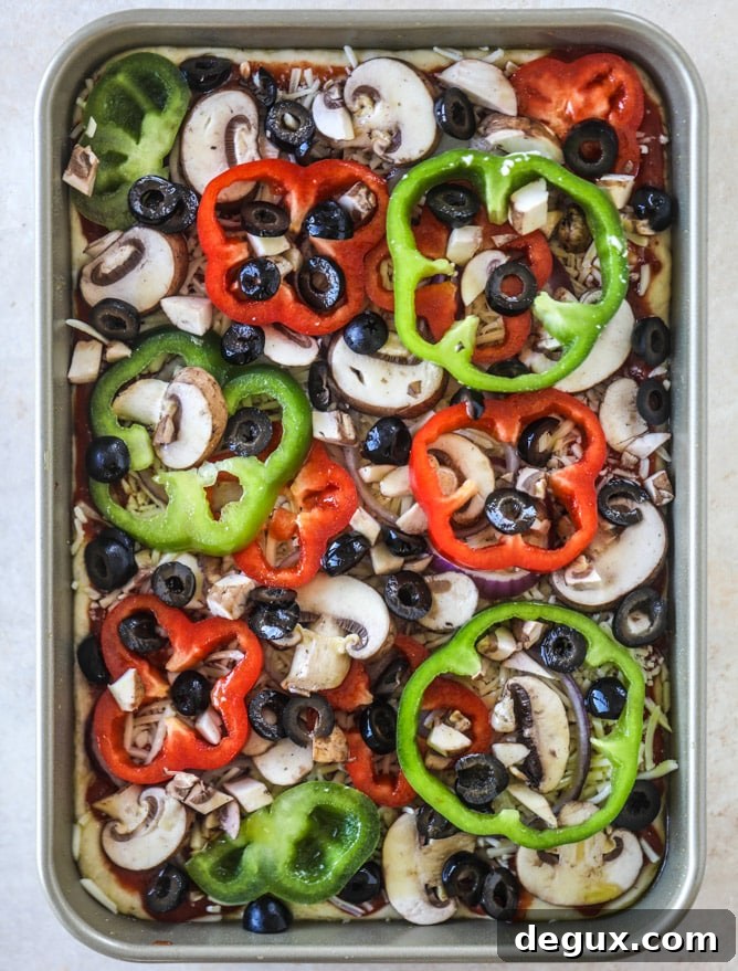 veggie supreme detroit style pizza I howsweeteats.com #detroitstyle #pizza #pizzasupreme #veggiepizza #vegetarian 