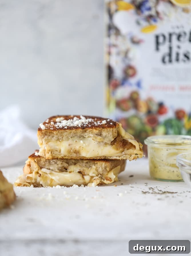 french onion grilled cheese with thyme butter I howsweeteats.com #grilledcheese #caramelizedonion #vegetarian