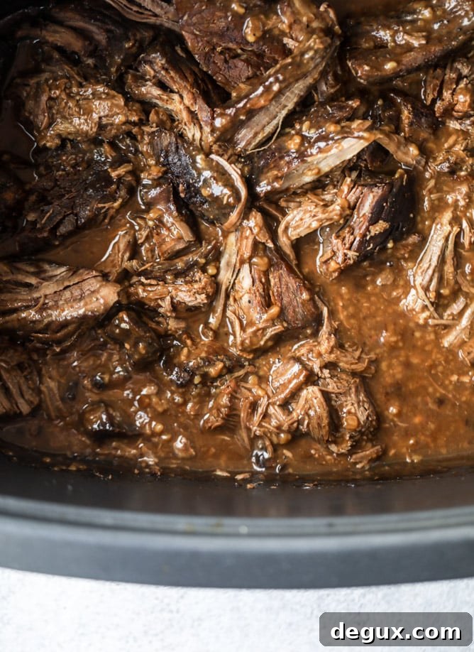 Guinness-Braised Short Ribs with Cheesy Cauliflower Mash 4 guinness short ribs with cheesy cauliflower mash I howsweeteats.com #slowcooker #guinness #shortribs #saintpatricksday #cauliflower