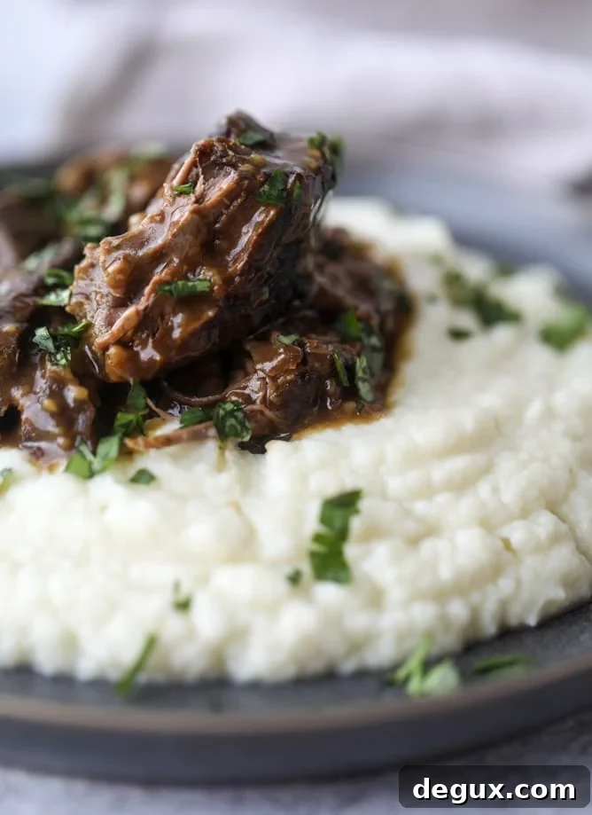 Guinness-Braised Short Ribs with Cheesy Cauliflower Mash 5 guinness short ribs with cheesy cauliflower mash I howsweeteats.com #slowcooker #guinness #shortribs #saintpatricksday #cauliflower