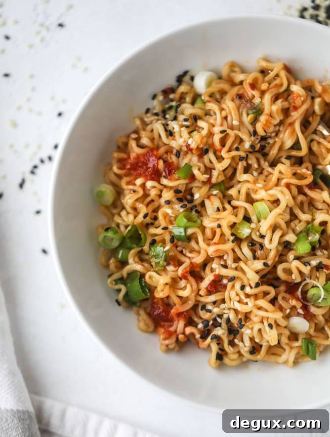 15 minute sesame ramen noodles I howsweeteats.com #ramen #ramennoodles #sesamenoodles #easy #recipes
