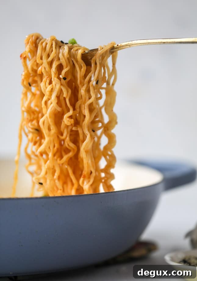15 minute sesame ramen noodles I howsweeteats.com #ramen #ramennoodles #sesamenoodles #easy #recipes