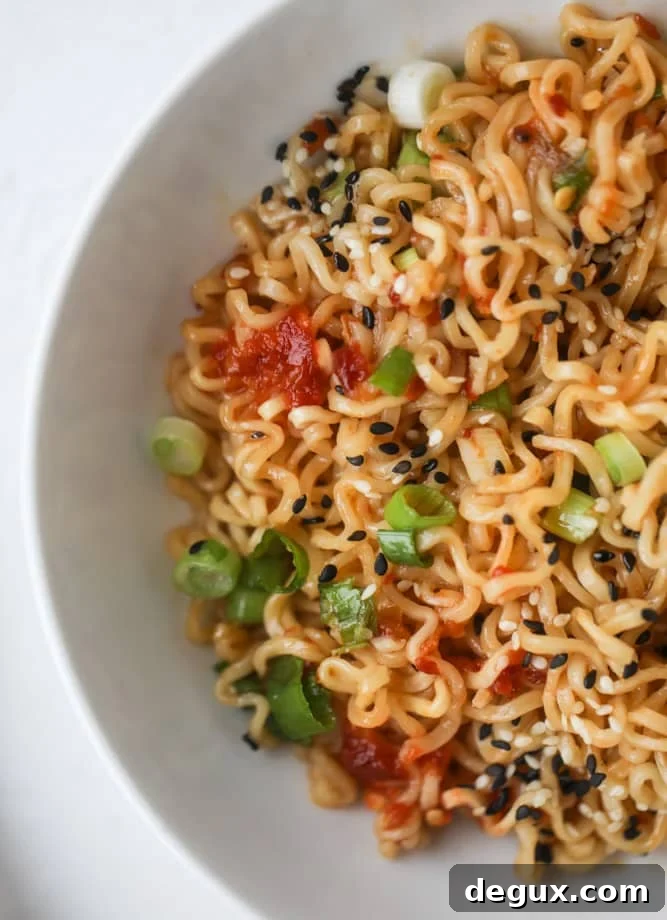 15 minute sesame ramen noodles I howsweeteats.com #ramen #ramennoodles #sesamenoodles #easy #recipes