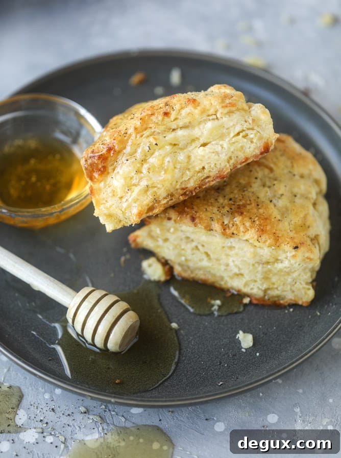 honey cheddar black pepper scones I howsweeteats.com #scones #honey #cheddar #blackpepper