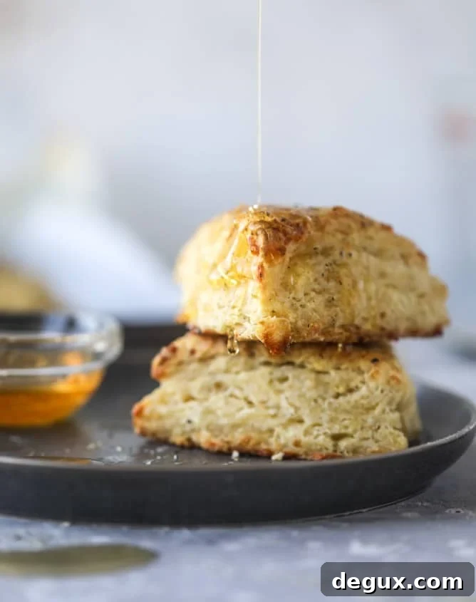 honey cheddar black pepper scones I howsweeteats.com #scones #honey #cheddar #blackpepper