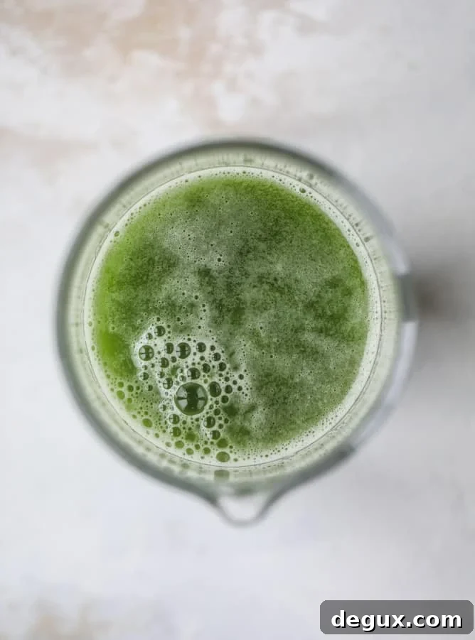 Golden Green Goddess Margarita Recipe for Refreshing Summer Cocktails 3 golden green goddess margaritas I howsweeteats.com #greengoddess #margaritas #saintpatricksday #cocktails #golfleaf