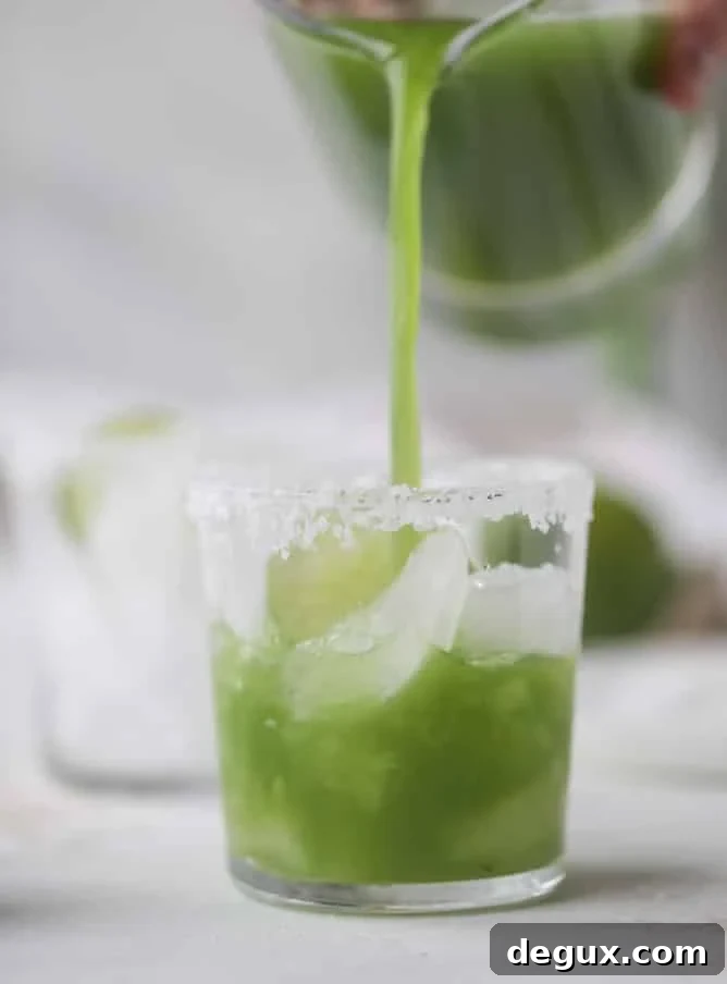 Golden Green Goddess Margarita Recipe for Refreshing Summer Cocktails 4 golden green goddess margaritas I howsweeteats.com #greengoddess #margaritas #saintpatricksday #cocktails #golfleaf
