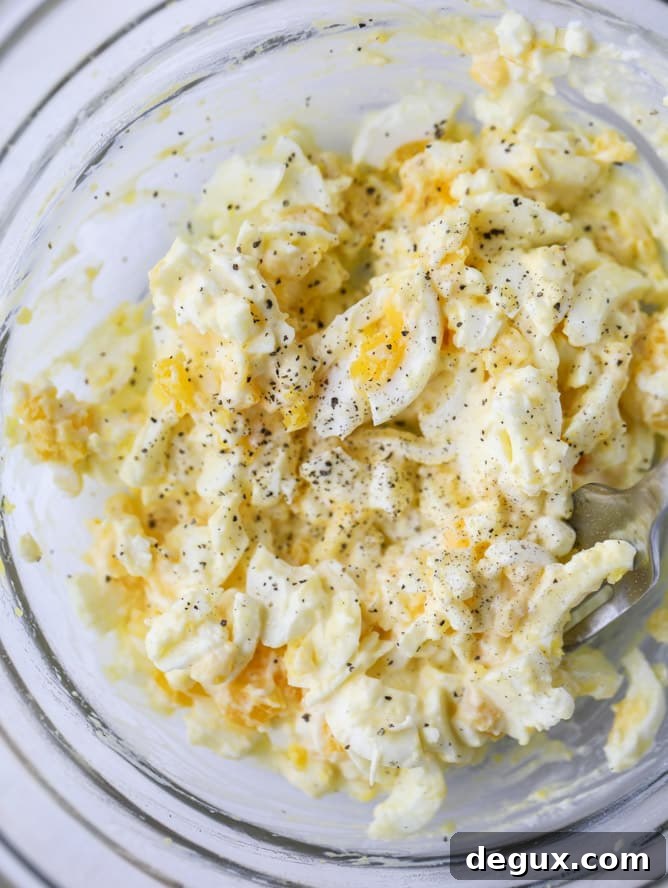 best ever egg salad I howsweeteats.com #eggsalad #recipes #eggs #greekyogurt
