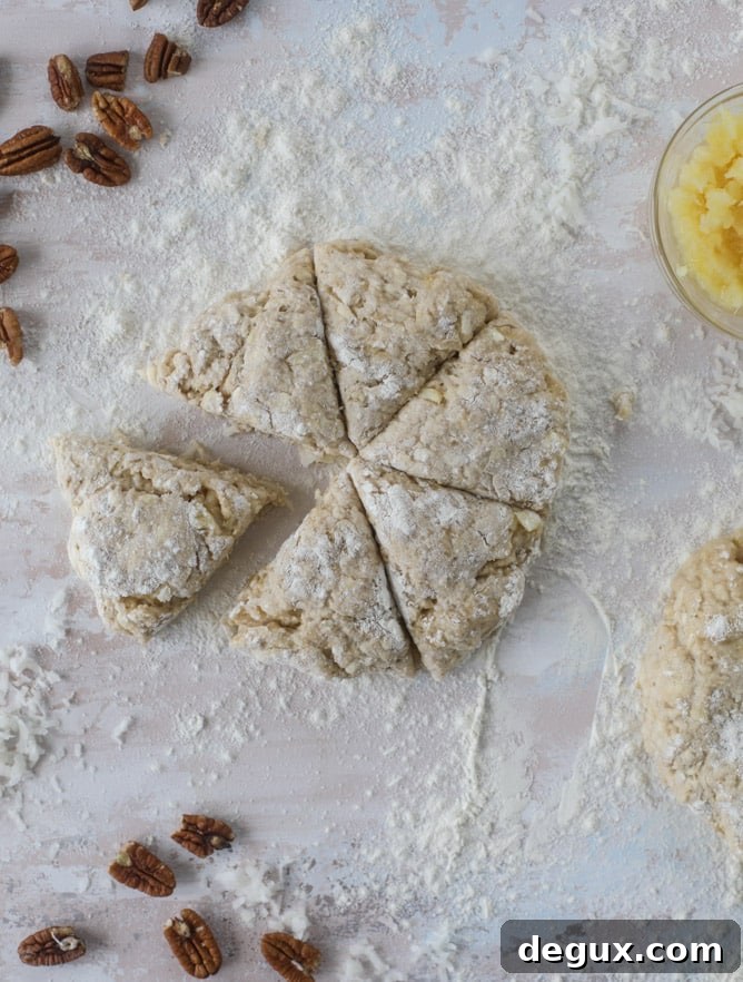 hummingbird cake scones I howsweeteats.com #scones #hummingbird #cake #breakfast #pineapple #coconut #banana