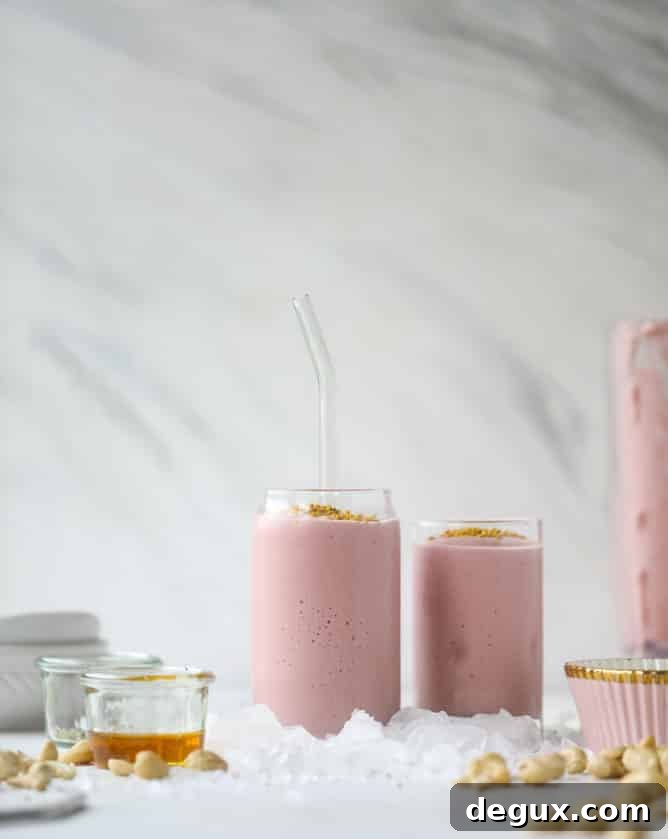 strawberry cashew smoothie I howsweeteats.com #strawberry #cashew #smoothie #healthy #breakfast