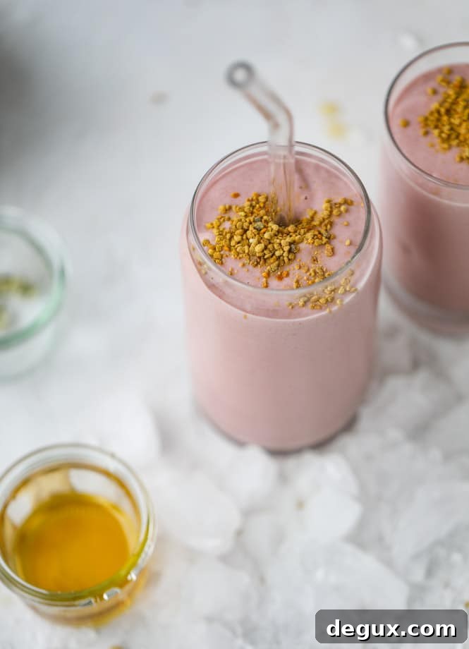 strawberry cashew smoothie I howsweeteats.com #strawberry #cashew #smoothie #healthy #breakfast