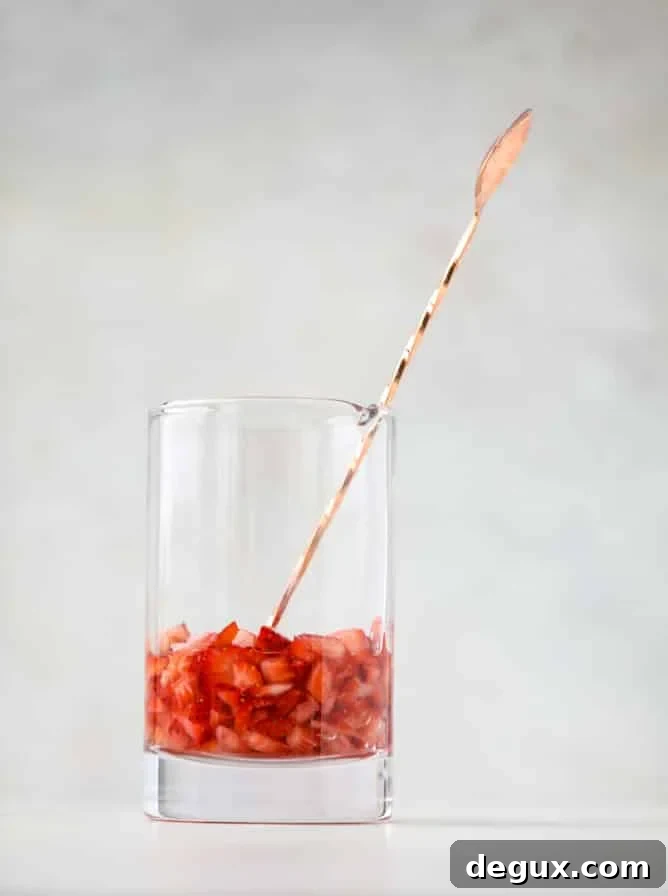 strawberry champagne tequila fizz I howsweeteats.com #strawberry #champagne #tequila #cocktail #jalapeno