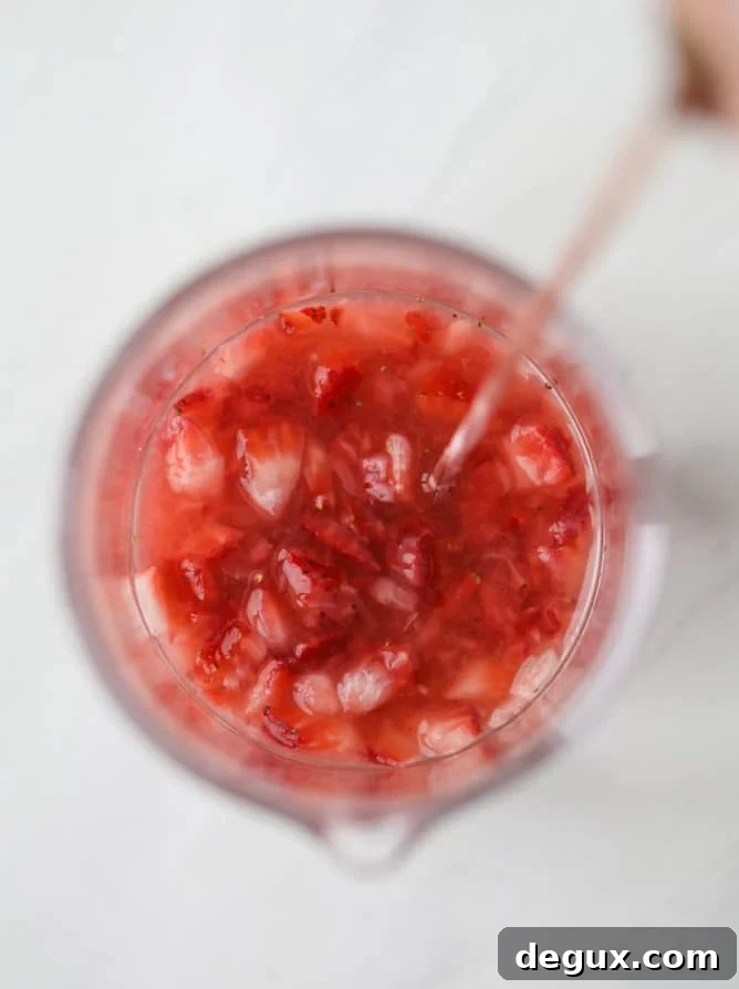 strawberry champagne tequila fizz I howsweeteats.com #strawberry #champagne #tequila #cocktail #jalapeno