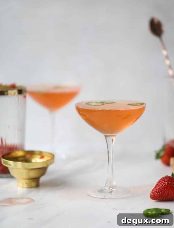 Strawberry Champagne Tequila Fizz Cocktail Recipe 9 strawberry champagne tequila fizz I howsweeteats.com #strawberry #champagne #tequila #cocktail #jalapeno