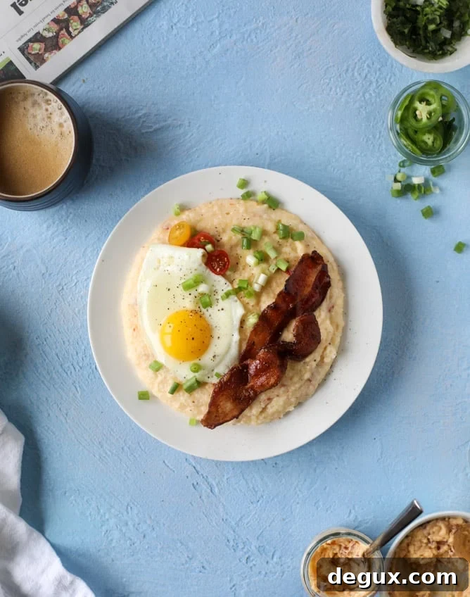 Pimento Cheese Grits for Brunch — Creamy Southern Recipe 2 pimento cheese brunch grits I howsweeteats.com #pimentocheese #brunch #breakfast #grits #bacon #kentuckyderby
