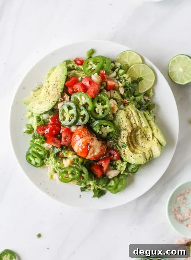 Lobster Guacamole Recipe: Creamy Lobster Avocado Dip for Parties 6 lobster guacamole I howsweeteats.com #lobster #guacamole #avocado #seafood #dip