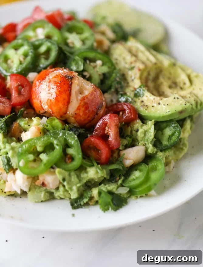 Lobster Guacamole Recipe: Creamy Lobster Avocado Dip for Parties 7 lobster guacamole I howsweeteats.com #lobster #guacamole #avocado #seafood #dip