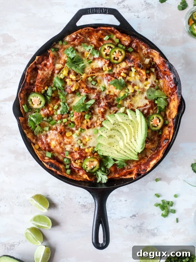 smoky chicken enchilada skillet I howsweeteats.com #chicken #enchilada #skillet #beans