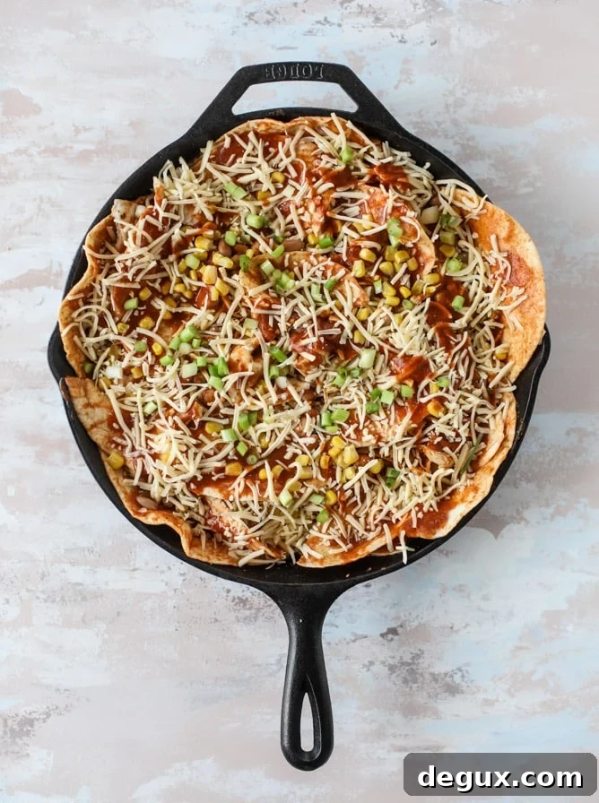 smoky chicken enchilada skillet I howsweeteats.com #chicken #enchilada #skillet #beans