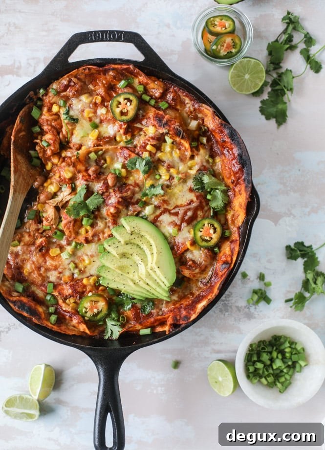 smoky chicken enchilada skillet I howsweeteats.com #chicken #enchilada #skillet #beans