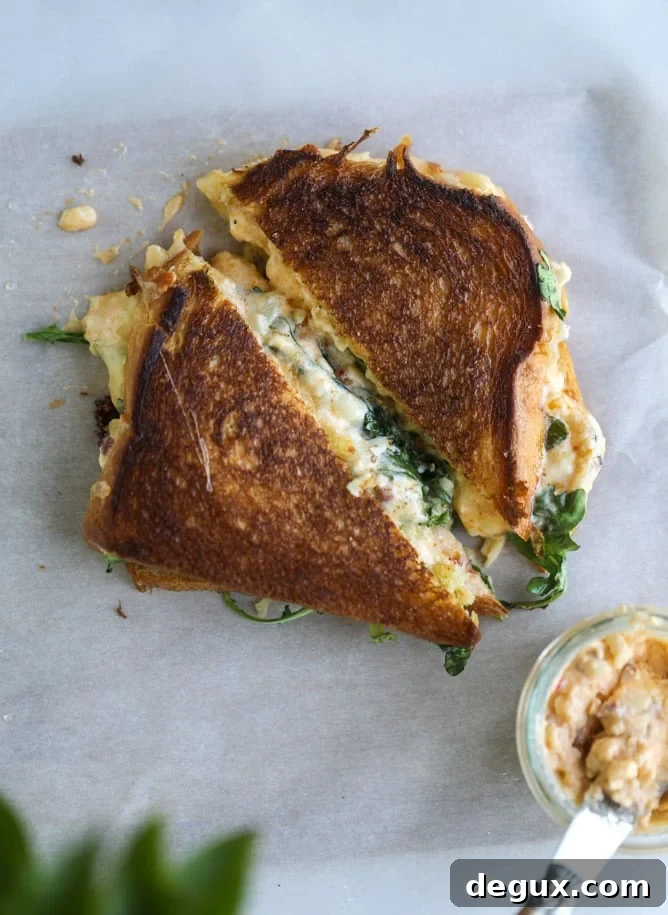 pimento cheese grilled cheese I howsweeteats.com #pimentocheese #grilledcheese #pickles #kentuckyderby