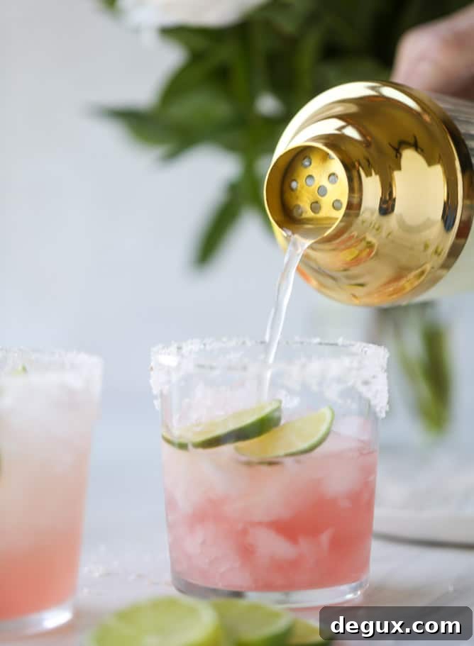 Smoked Strawberry Mezcal Margarita Recipe: Smoky Fruit Cocktail 3 smoked strawberry mezcal margaritas I howsweeteats.com #margaritas #mezcal #strawberry #lime
