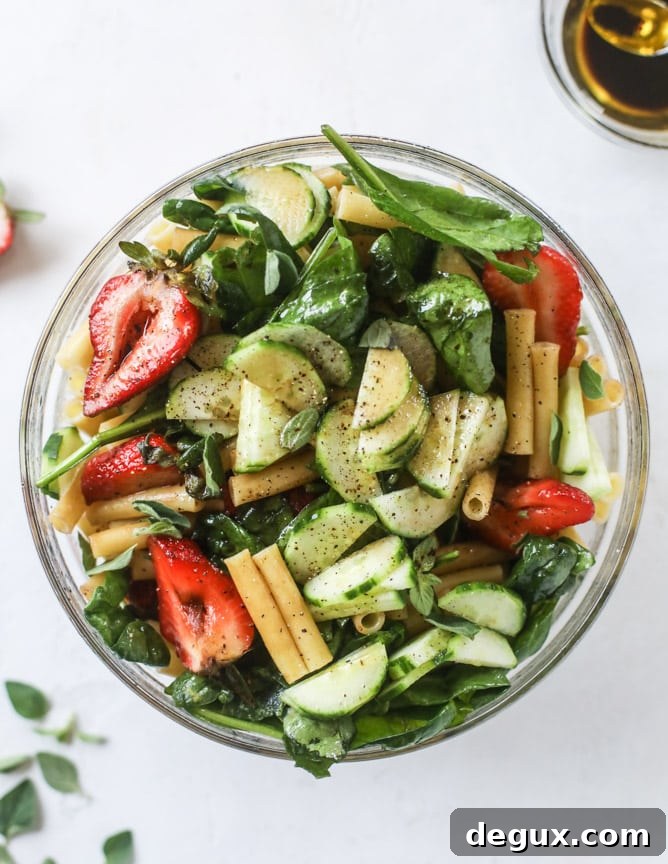 Black Pepper & Balsamic Strawberry Pasta Salad 5 black pepper balsamic strawberry pasta salad I howsweeteats.com #strawberry #pasta #salad #spinach #goatcheese