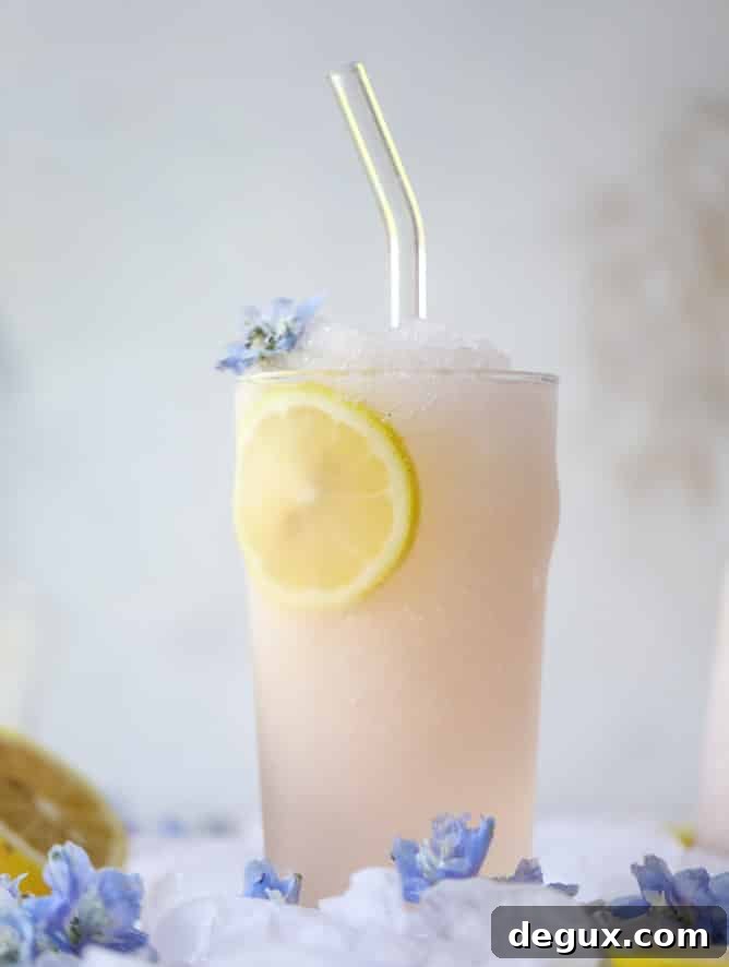 Lemonade Frosé Recipe: Sparkling Frozen Rosé Cocktail 2 lemonade frosé - lemonade frosé I howsweeteats.com #rosé #rose #lemonade #froze #frosé #cocktails