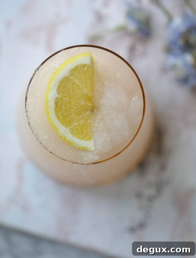 Lemonade Frosé Recipe: Sparkling Frozen Rosé Cocktail 4 lemonade frosé - lemonade frosé I howsweeteats.com #rosé #rose #lemonade #froze #frosé #cocktails