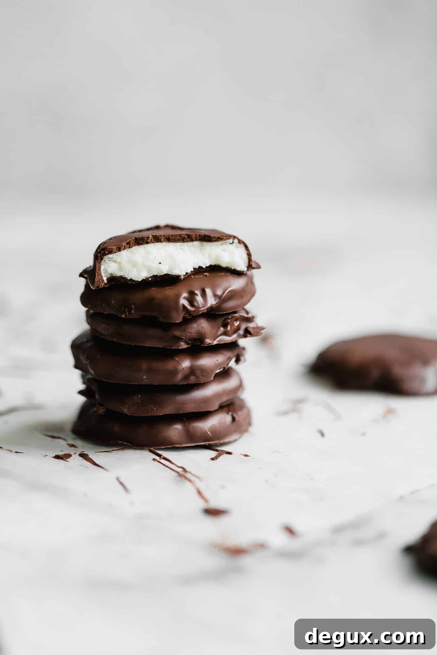 homemade peppermint patties I howsweeteats.com #christmas #holidays #peppermint #chocolate