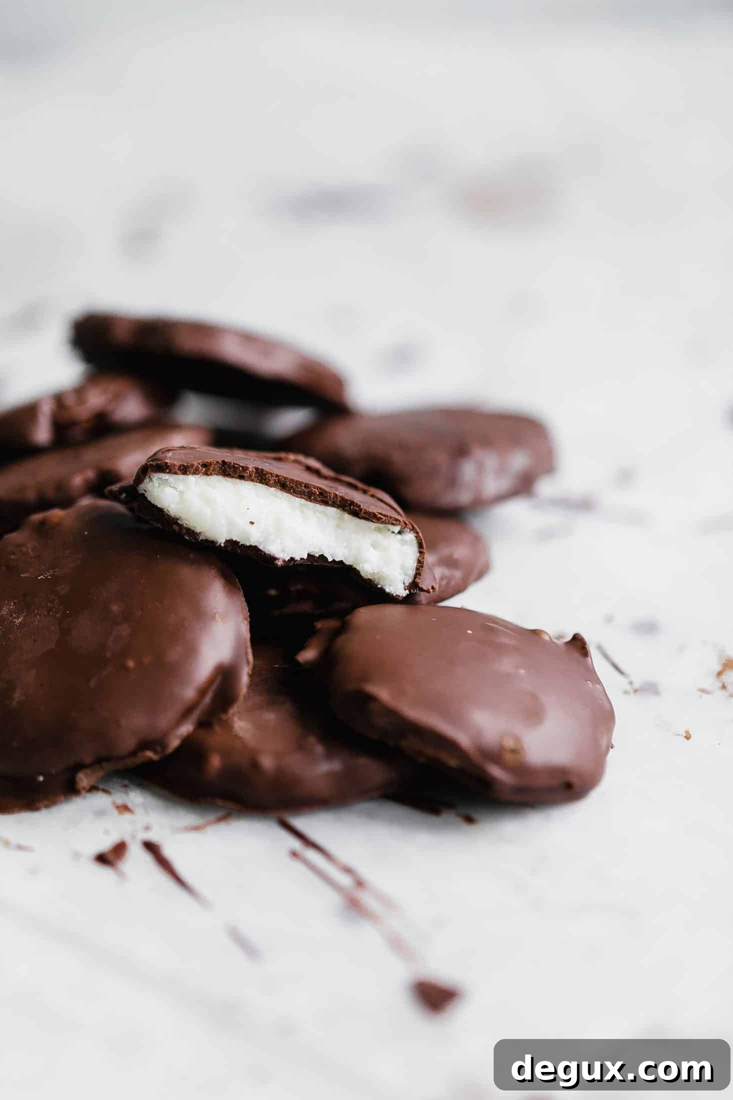 homemade peppermint patties I howsweeteats.com #christmas #holidays #peppermint #chocolate