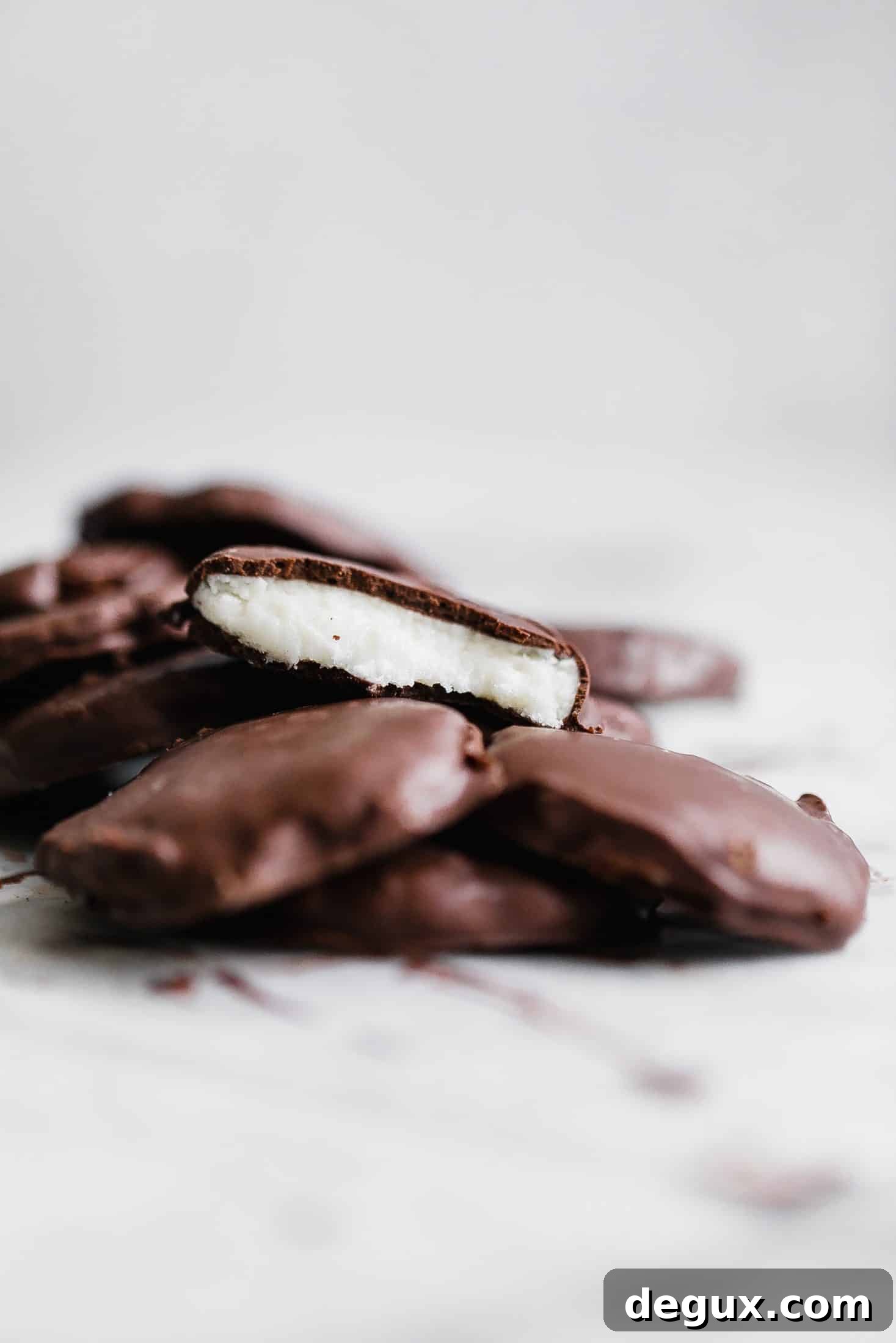 homemade peppermint patties I howsweeteats.com #christmas #holidays #peppermint #chocolate