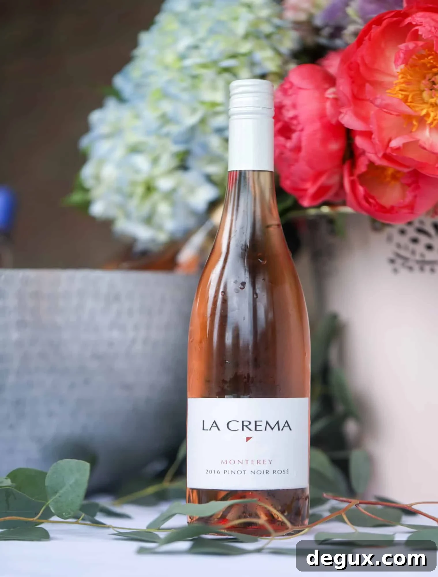 The best rosé to drink - all here in one epic summer guide for you! I'm sharing my personal favorite top ten rosé wines to drink in summer 2018, along with the perfect cheese board and snacks to go with. I howsweeteats.com #rosé #rose #summer #2018 #cheeseboard 