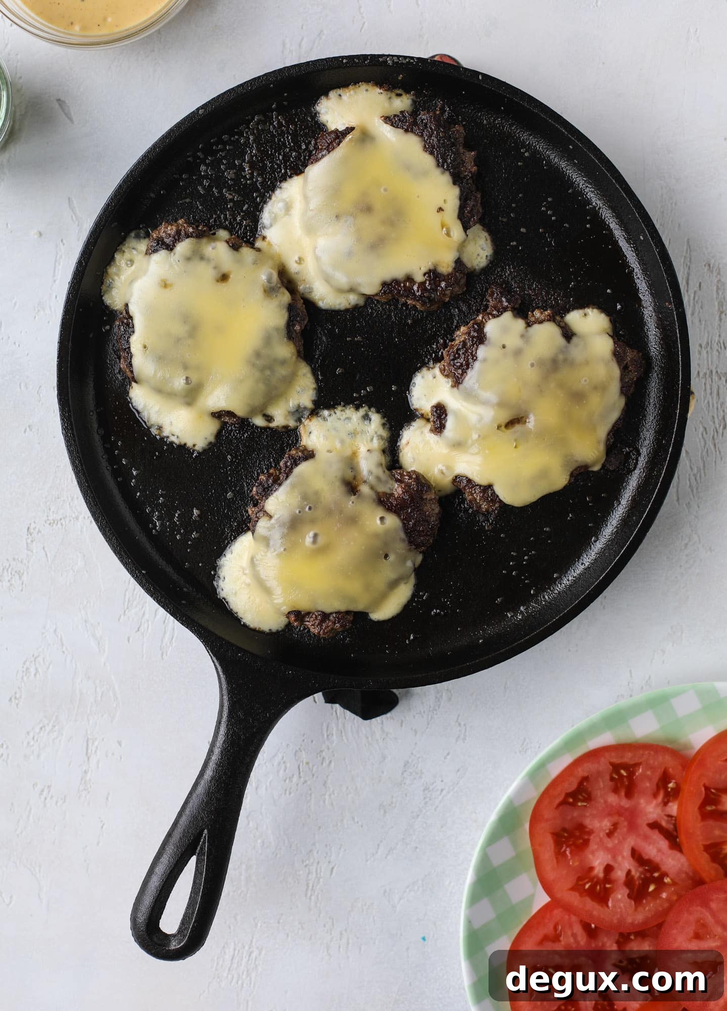 Smash burgers with smoked gouda