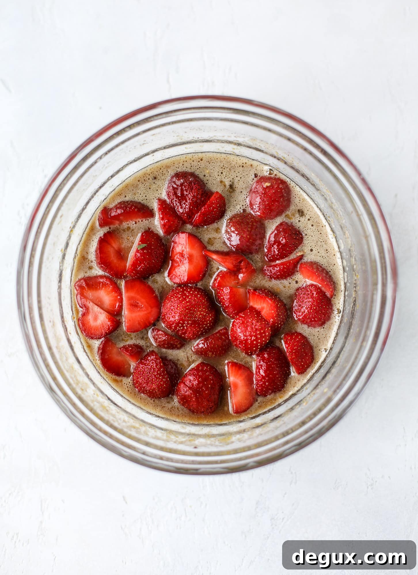 These strawberry cobbler bars are super delicious and perfect for a crowd! Made with juicy fresh strawberries, they start with a shortbread crust and end with a crumbly topping with a warm and delicious fruity filling. Huge hit! I howsweeteats.com #strawberry #cobbler #bars